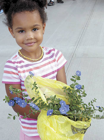 A young FFM shopper