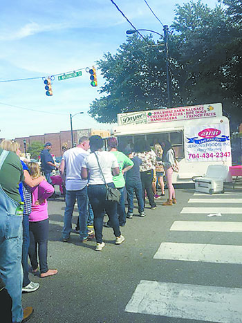 The line waiting on an awesome liver mush sandwich at last year\'s festival.