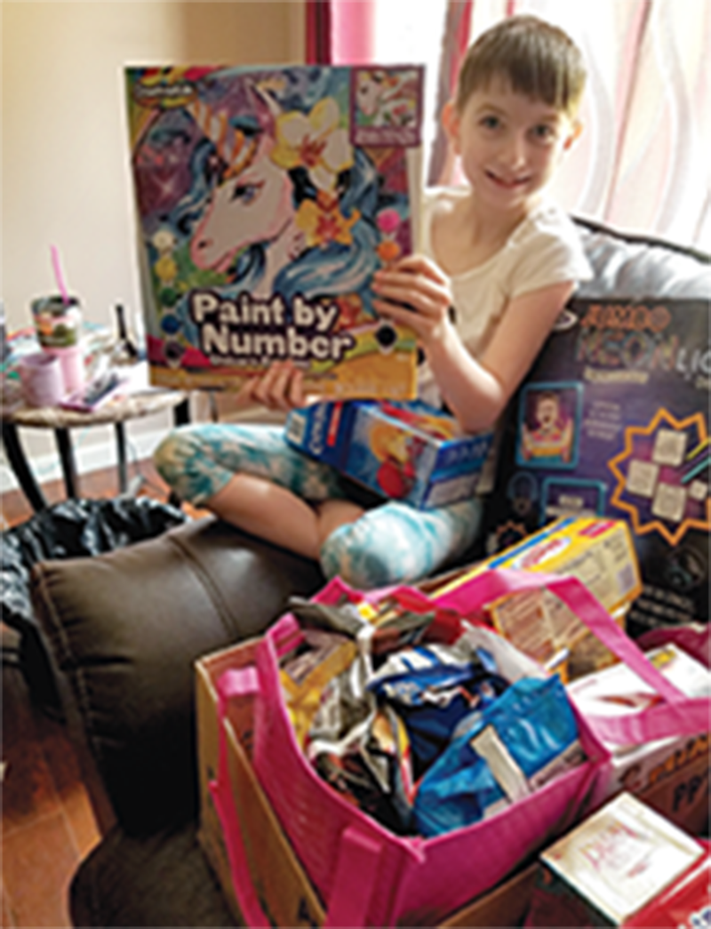 Hospice patient\'s granddaughter shows paint set.