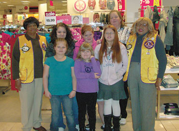 Willen Griffin, the young ladies and their grandmother and Lion, Deborah Battle.