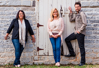Susan Peck Jackson, Karen Peck Gooch, and Jeff Hawes